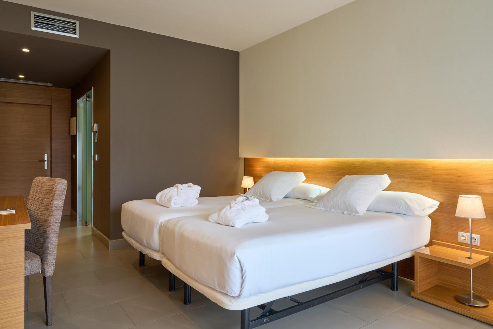 Twin Room,1207774720:JPEG